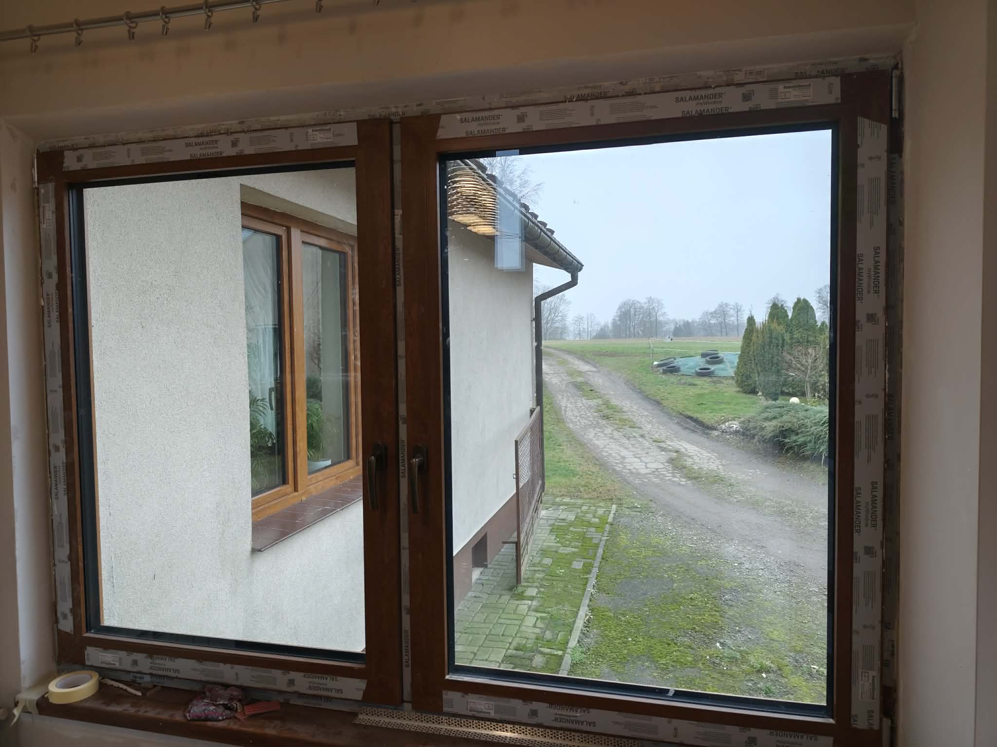 Okno po osadzeniu od strony wnętrza